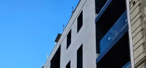 Garde-corps vitrés de balcons sur une résidence, chantier Eiffage
